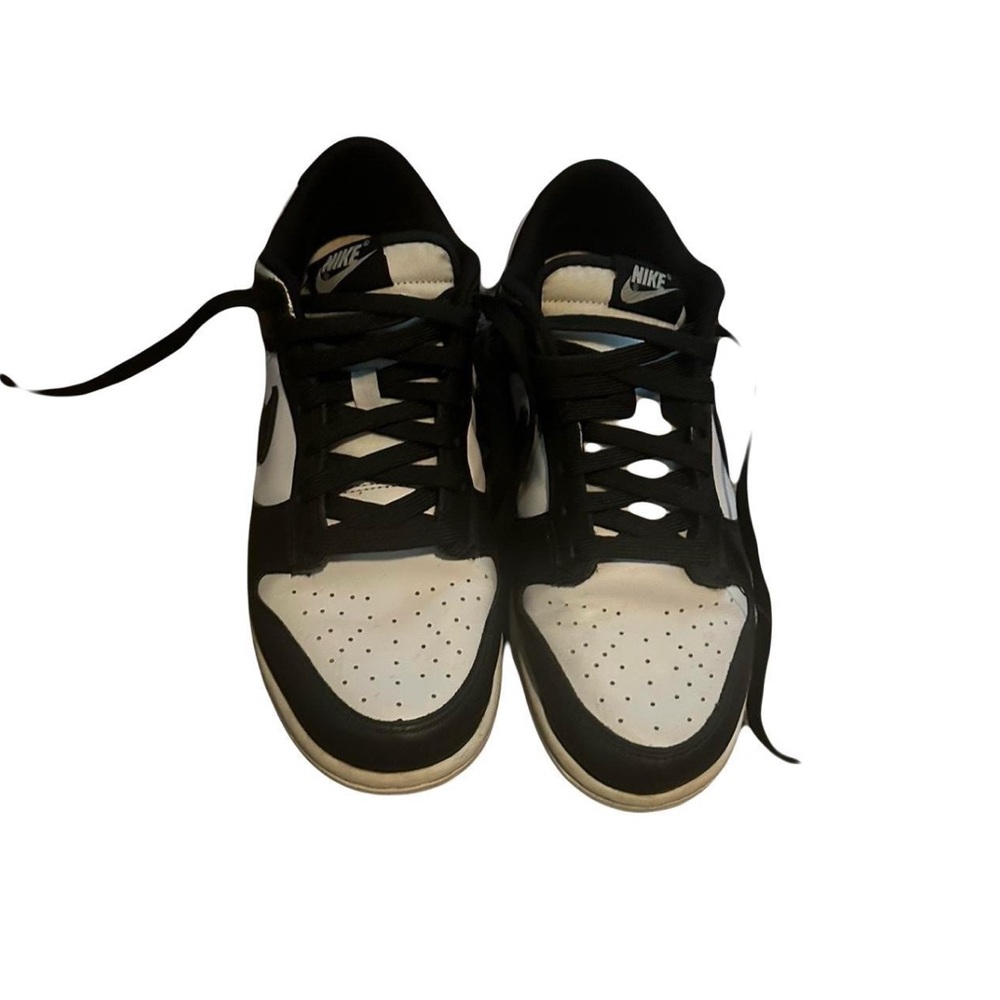 Nike women’s Black and White Sneakers